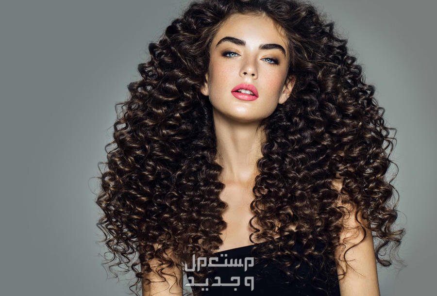 كيف أحصل على شعر كيرلي؟ نصائح وخطوات بسيطة شعر كيرلي طويل