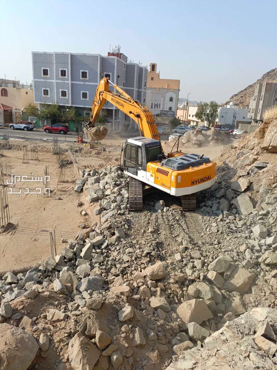 بوكلين للايجار قص اراضي وبنا حجر