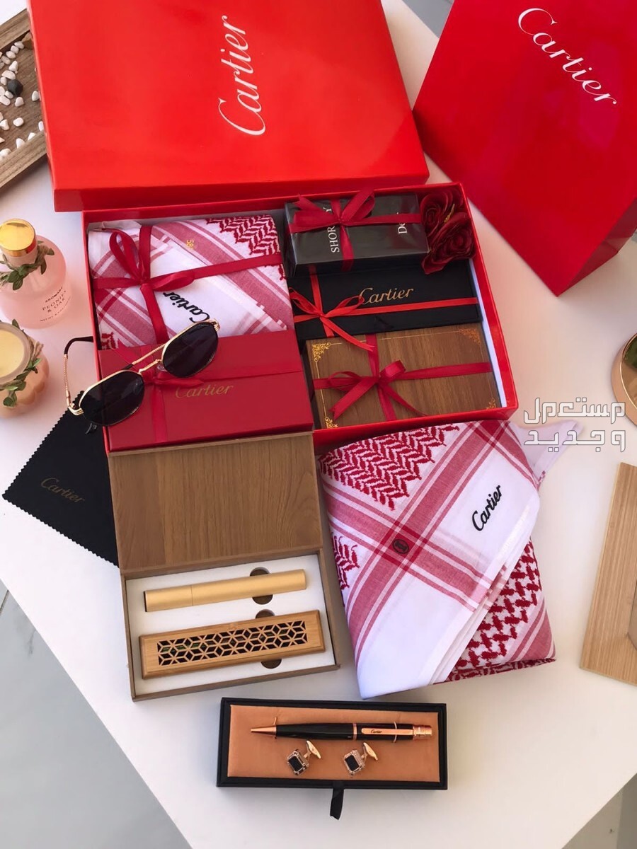 الجديد وصل ✨️  طقم كارتير رجالي 🎁  مكون من :  شماغ احمر كارتير 🌹 المقاسات الشمغات  55 - 58 - 60👍  نظاره كارتير 🎁  قلم و كبك كارتير 🎁  مبخرة أنيقة وجميله 🎁   شامل التنسيق والربطات 🎁🛍