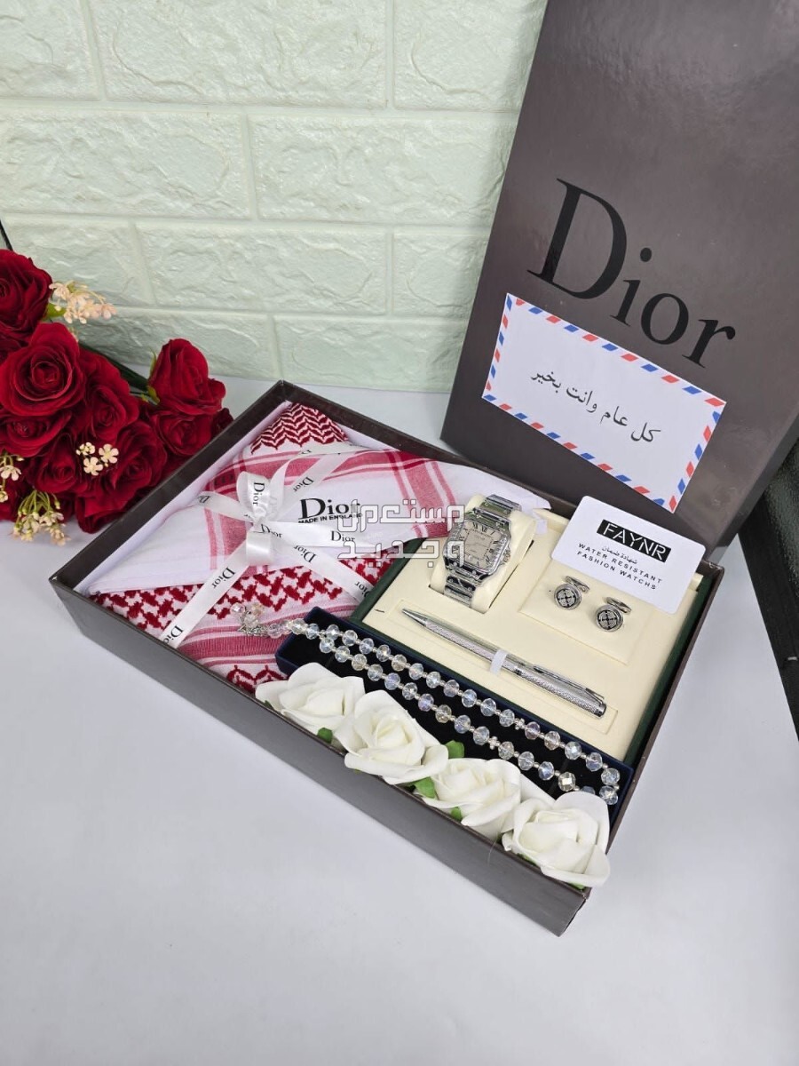 الجديد وصل ✨️  طقم ديور رجالي 🎁  مكون من :  شماغ احمر ديور 🌹 المقاسات الشمغات  55 - 58 - 60👍  سبحة مميزة وانيقة 🎁  طقم ساعه وقلم و كبك🎁 أشكال جديده  ضمان سنه ضد الماء   شامل التنسيق 🎁