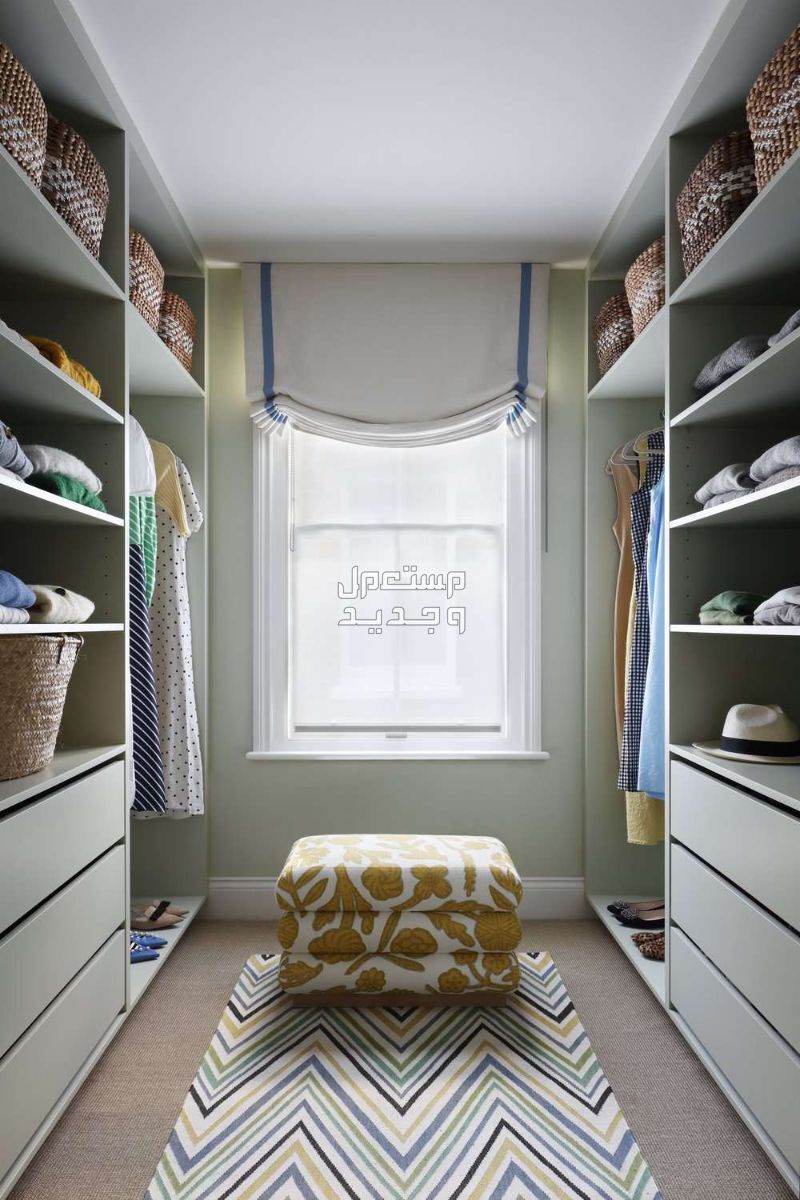 أفكار لتصميم غرفة ملابس داخل غرفة النوم عصرية وحديثة في البحرين غرفة ملابس