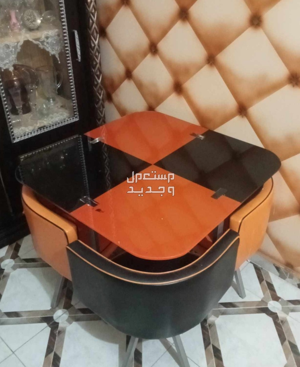 طاول طعام واربع كرسي