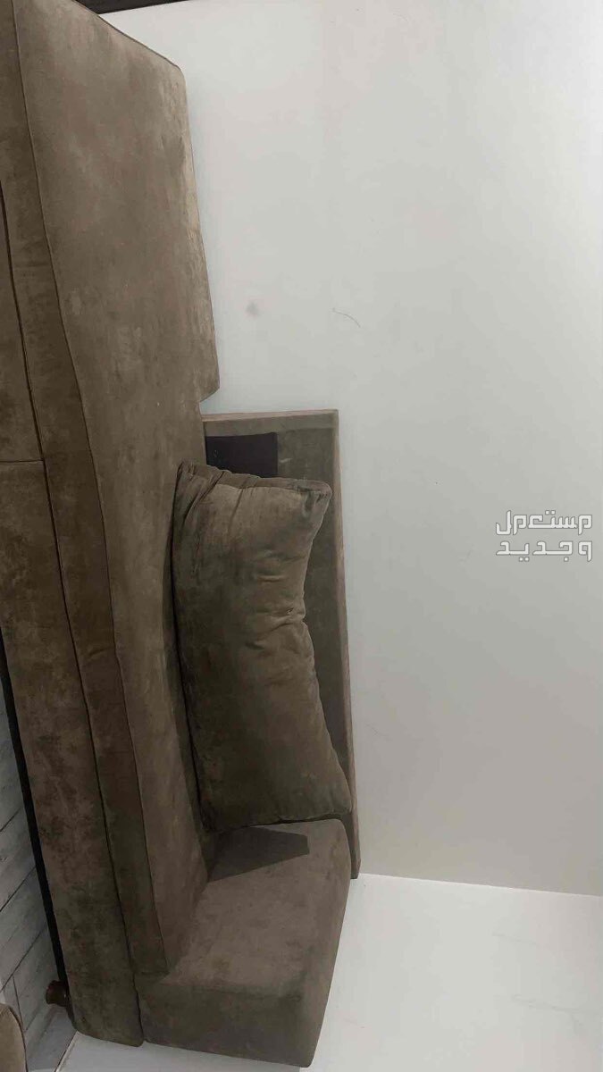 كنب لون بني  في جدة بسعر 500 ريال سعودي