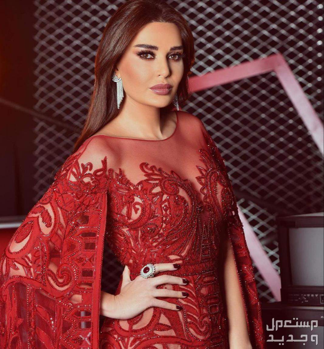 مكياج يناسب فستان أحمر غامق مكياج لفستان أحمر 2023