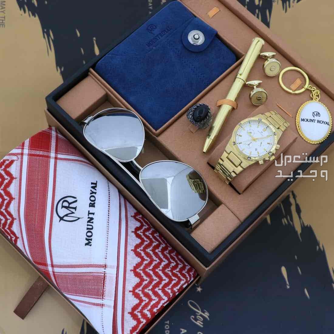 بوكس صيفي *مكون من* 1️⃣شماغ  ماركة كارتير   مقاسات (55-58-60)  2️⃣قماش صيفي كارتير    الملحقات  لوقو الجيب والرقبه وثمانية ازارير بشعار كارتير 3️⃣ برواز صوره  4️⃣ كبك بالاسم 5️⃣ سبحه