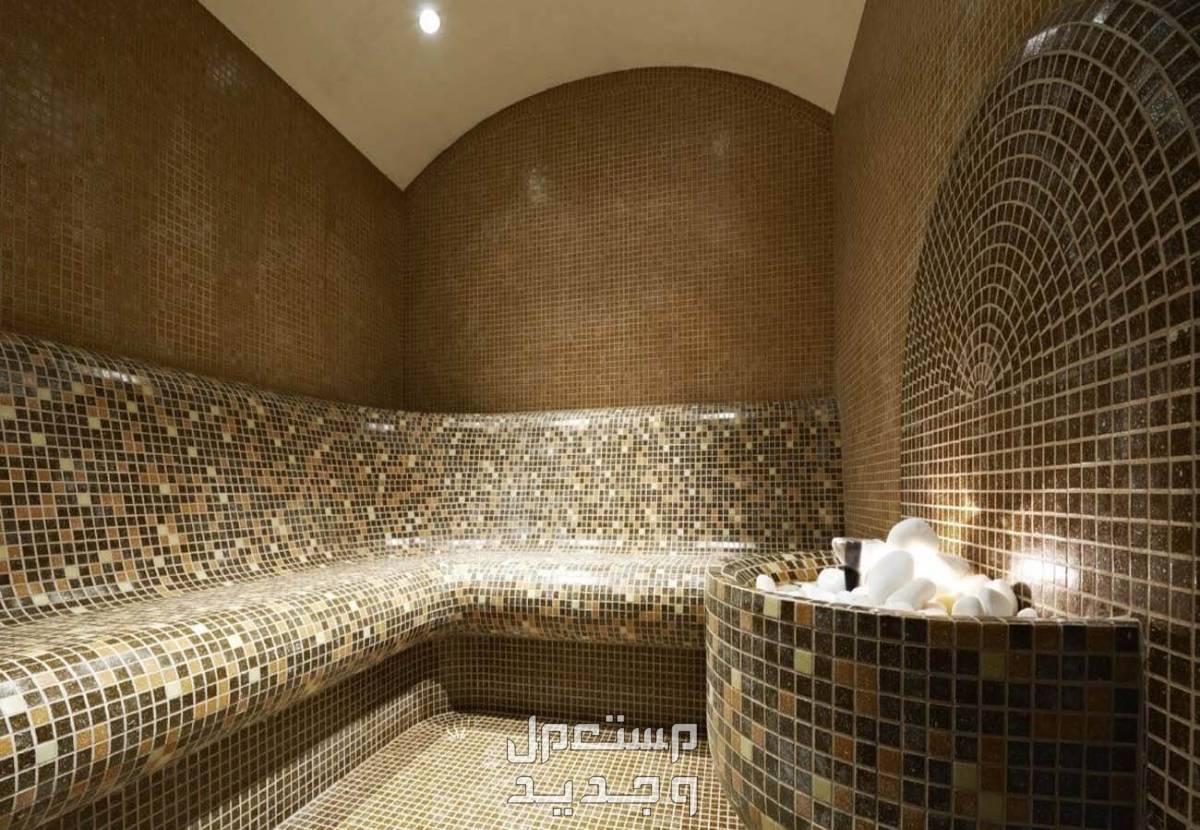 أفضل وقت لحمام البخار: دليل شامل للمواعيد المثالية والأسعار في المغرب حمام بخار مجهز