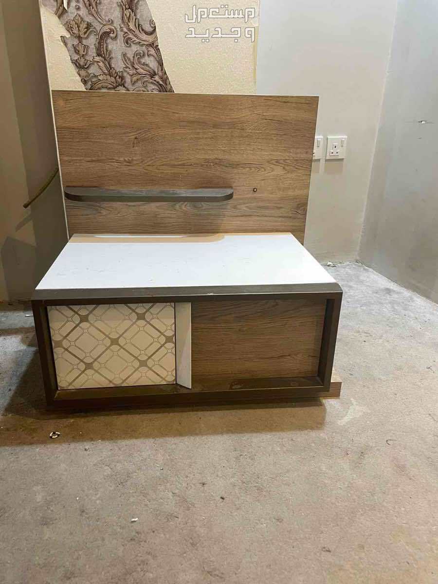 طقم سرير وكمودينه وتسريحه