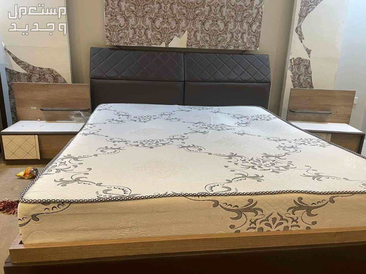 طقم سرير وكمودينه وتسريحه