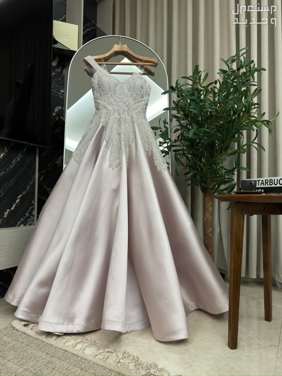 أجمل واحدث فساتين السهرة 👗😊😍 نشحن لكافه مدن المملكة وخدمة توصيل للبيت  حسابنا الأنستقرام rem_fasn1  في المدينة المنورة بسعر 180 ريال سعودي
