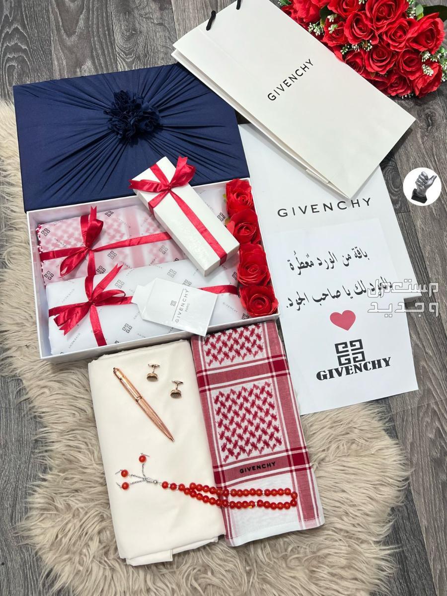 لويس ون❤️ ❤️لعشاق الفخامه ❤️ 🕊 *طقم/رجالي صيفي 🔥*🕊 🕊*قماش رجالي تصميم ماركة جفنشي يوجد لدينا توصيل لجميع مدن المملكة العربية السعوديه 🇸🇦🚛