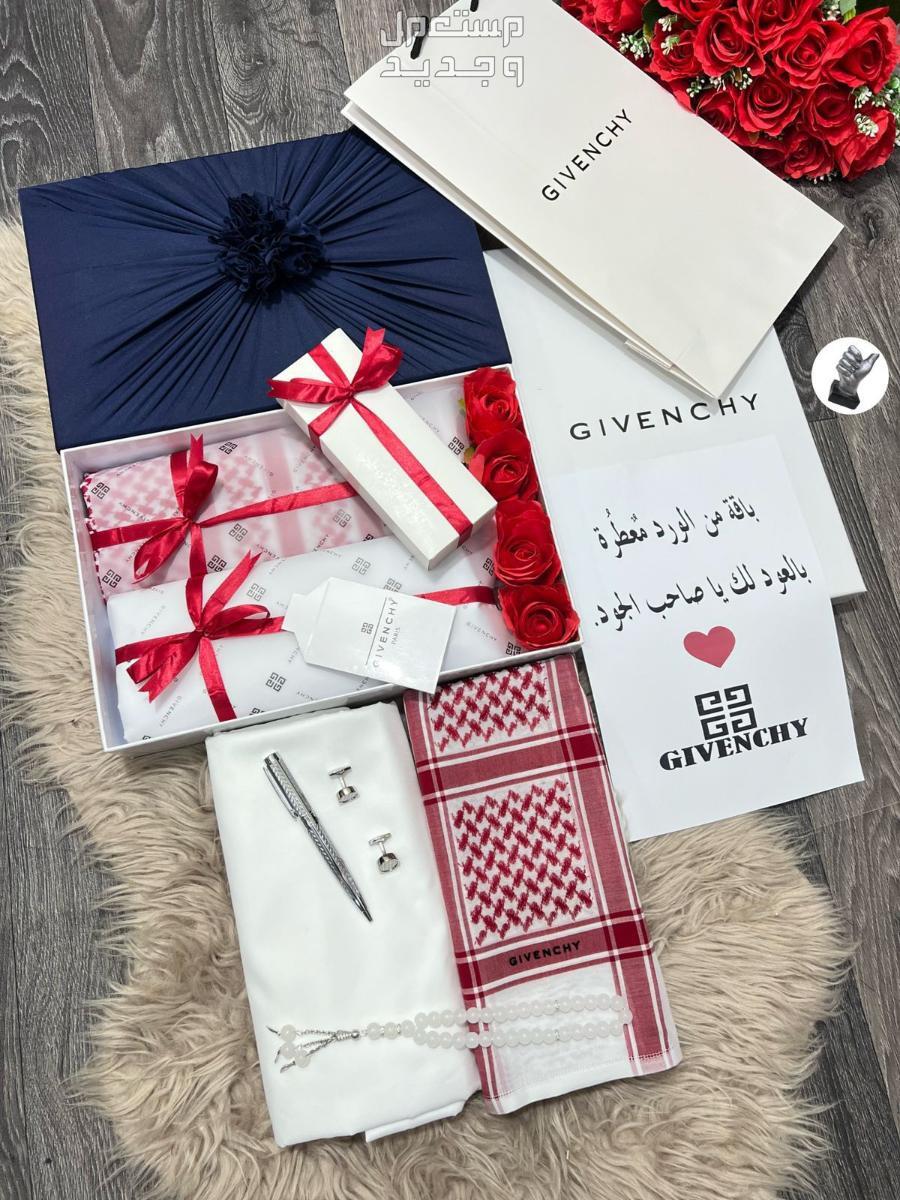 لويس ون❤️ ❤️لعشاق الفخامه ❤️ 🕊 *طقم/رجالي صيفي 🔥*🕊 🕊*قماش رجالي تصميم ماركة جفنشي يوجد لدينا توصيل لجميع مدن المملكة العربية السعوديه 🇸🇦🚛