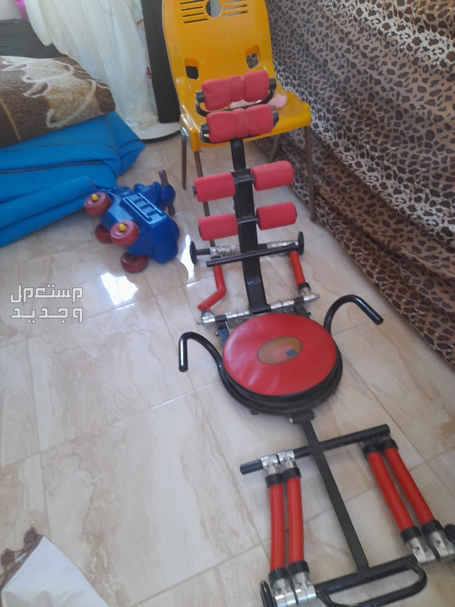 طاولة وسط و3 سيرفس وجهاز رياضه