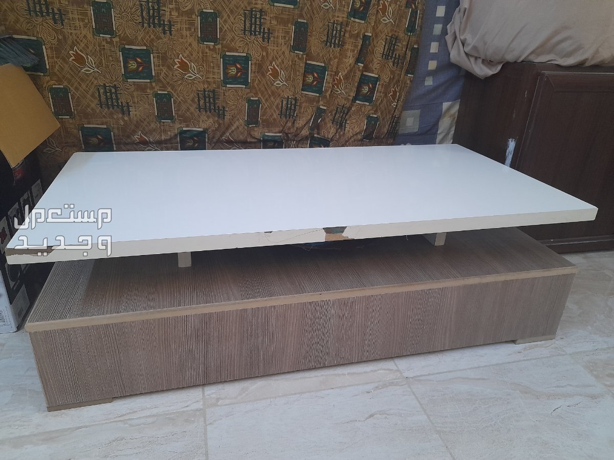 طاولة وسط و3 سيرفس وجهاز رياضه