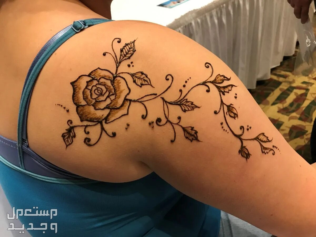 اجدد رسومات الحنه بسيطة 2024 رسم حناء على الكتف