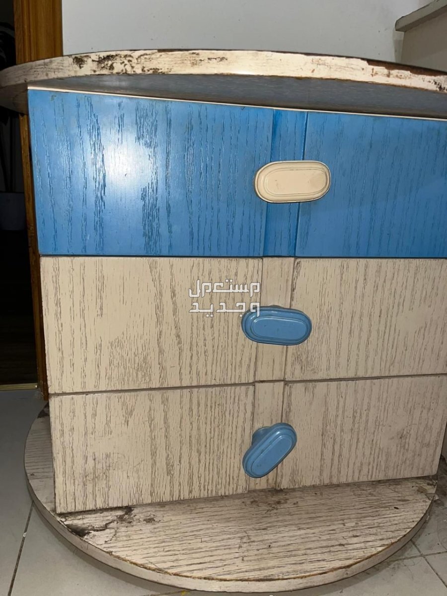 سرير نفر ونص وكمودينات ادراج 50