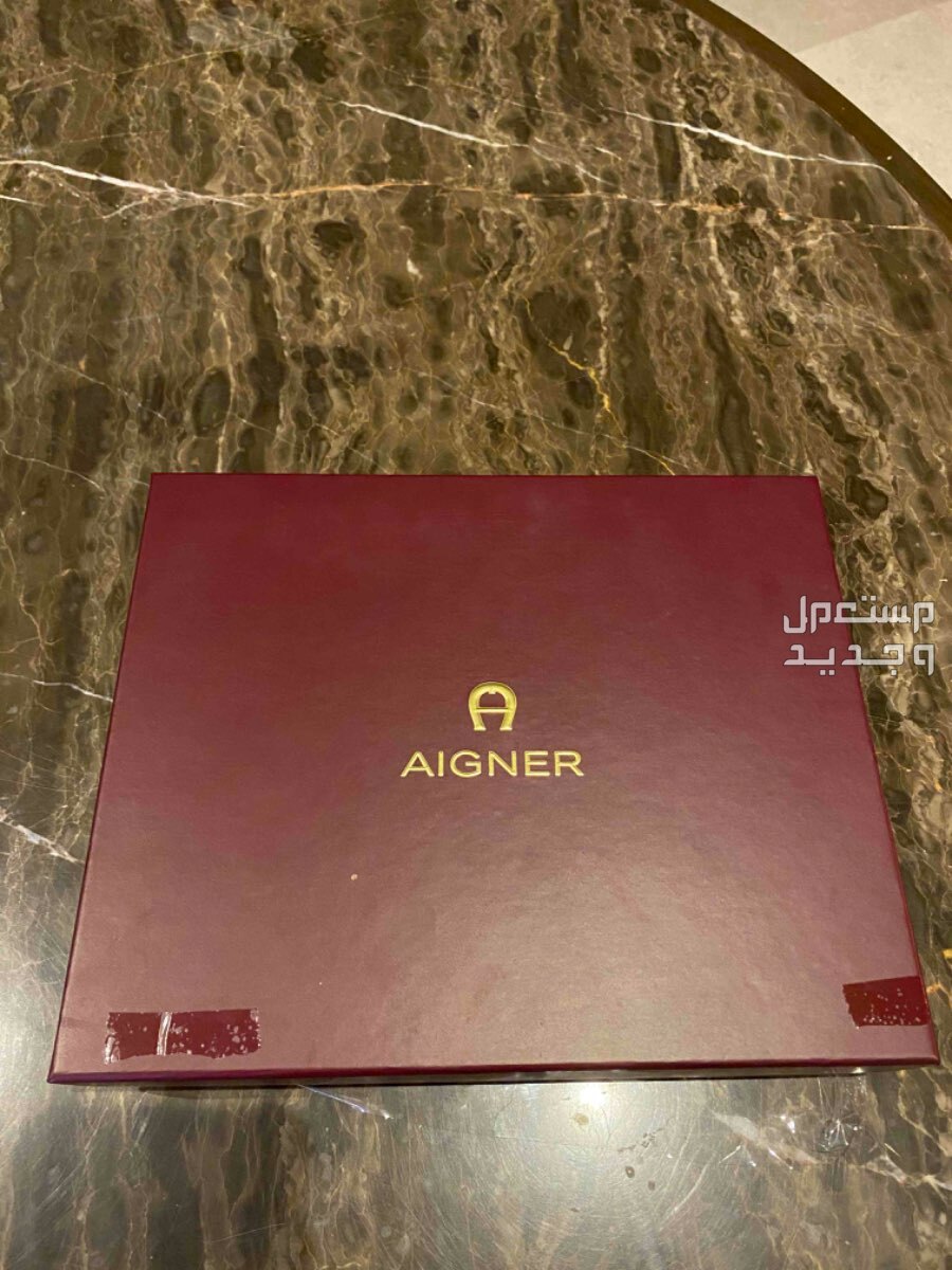 سلسال عقد Aigner