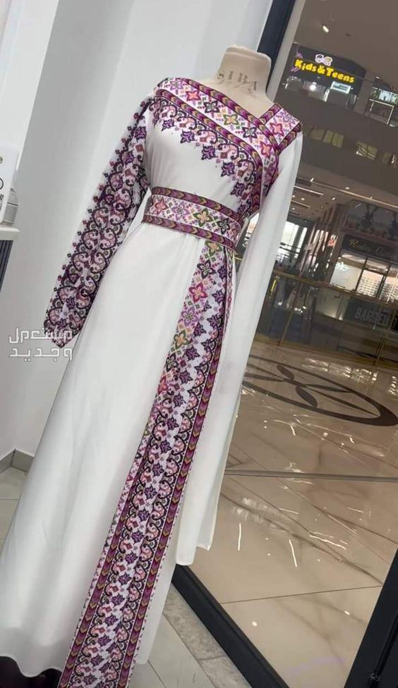 صور فساتين مطرزة 2024 للبنات فستان بسيط مطرز