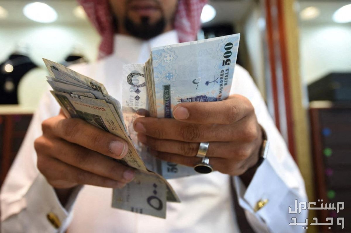 تفسير رؤية المال الورق في المنام للرجل والمرأة ما تفسير إعطاء الأموال في الحلم للرجل والمرأة؟