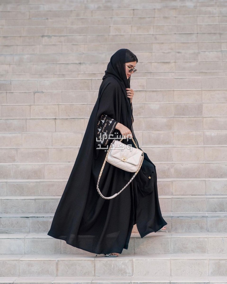 صور عبايات صيفية سوداء 2024 اختيار العباية حسب شكل الجسم