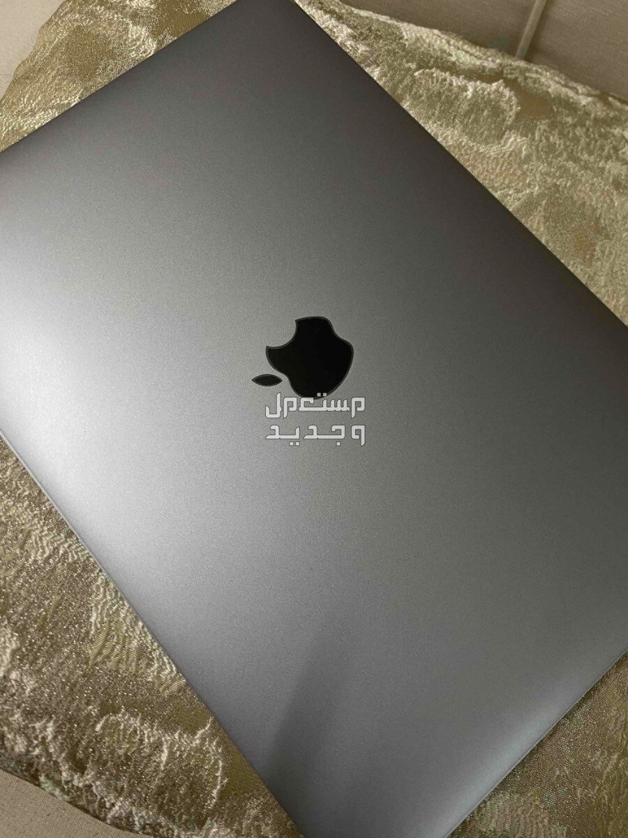 ماك بوك برو 2020 ماركة أبل في بريدة بسعر 6 آلاف ريال سعودي