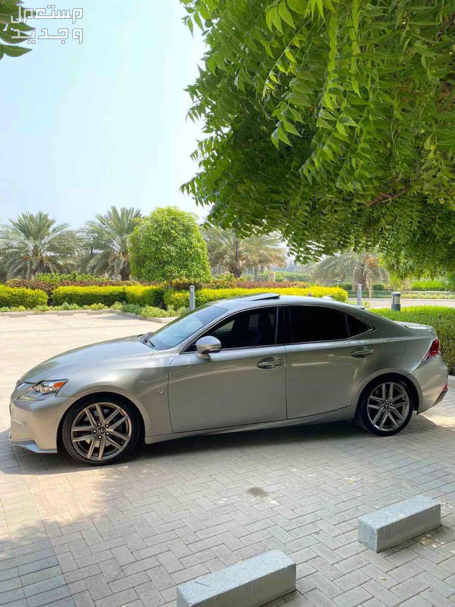 لكزس للبيع في ولاية صحار بسعر 5300 ريال عماني