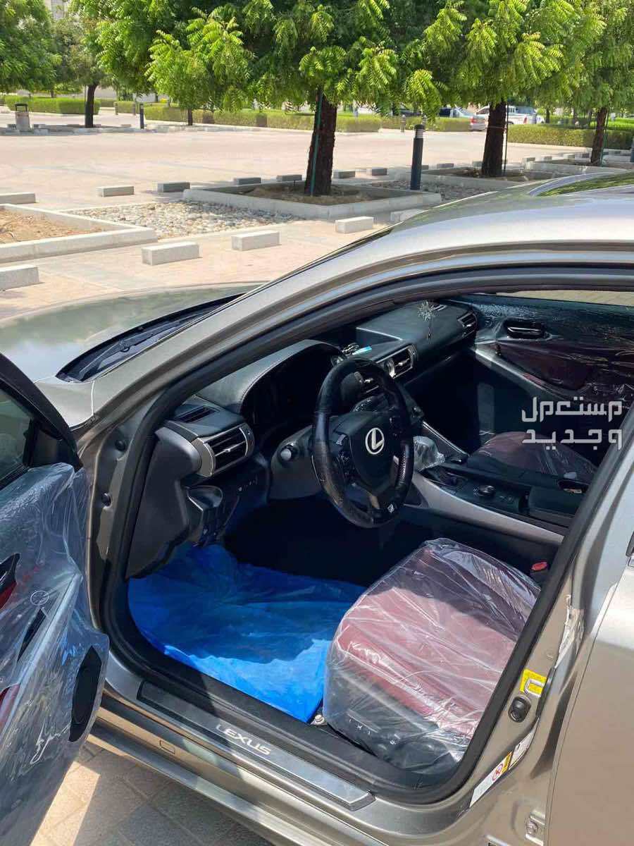 لكزس للبيع في ولاية صحار بسعر 5300 ريال عماني