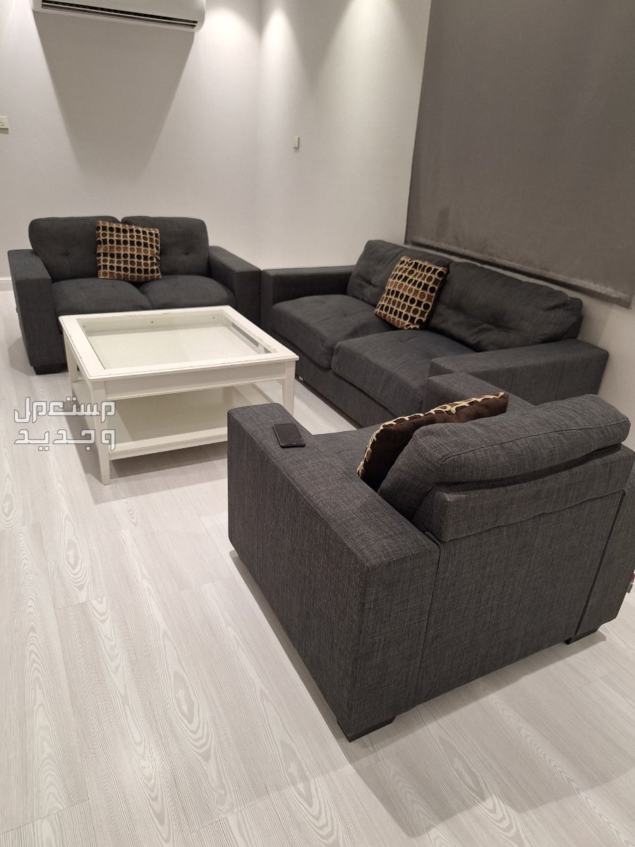 طقم كنب 6 اشخاص مع طاولته +طاوله بلازما