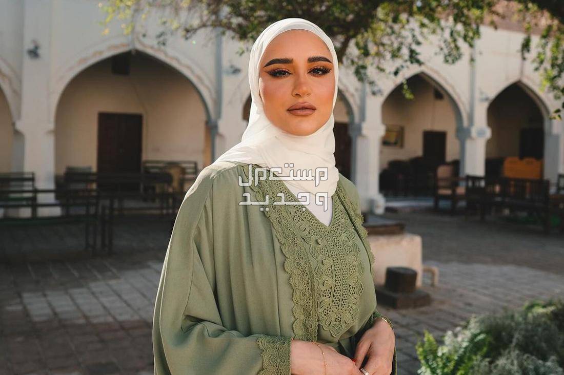 عبايات خليجي للقصيرات موديل 2024 عبايات خليجي للقصيرات موديل 2024 باللون الزيتي