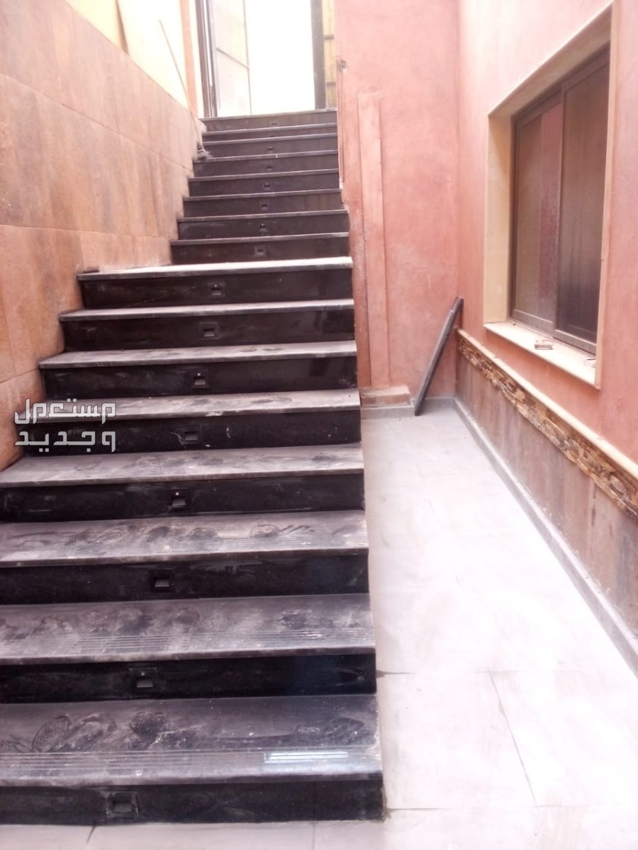 مبلط سيراميك ورخام جدران وارضيه