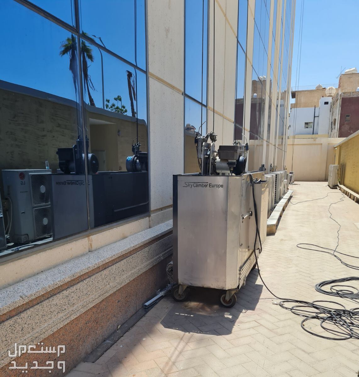 خدمات صيانة | تأهيل | أنظمة مكائن رافعة تنظيف واجهات المباني اصلاح مكينة تنظيف زجاج، صيانة ونش تنظيف واجهات، تصليح رافعة تنظيف واجهات، صيانة