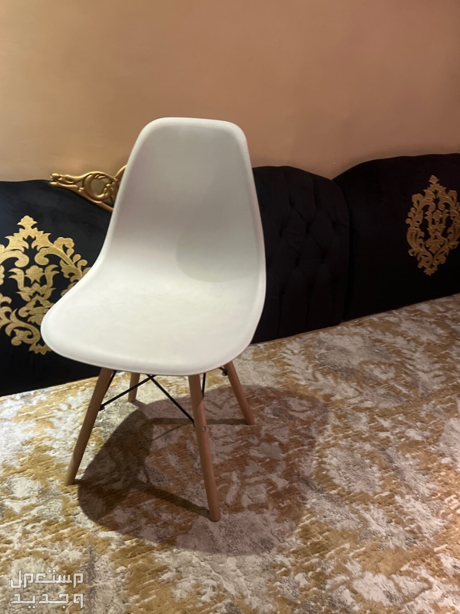كرسي نظيف جداً
