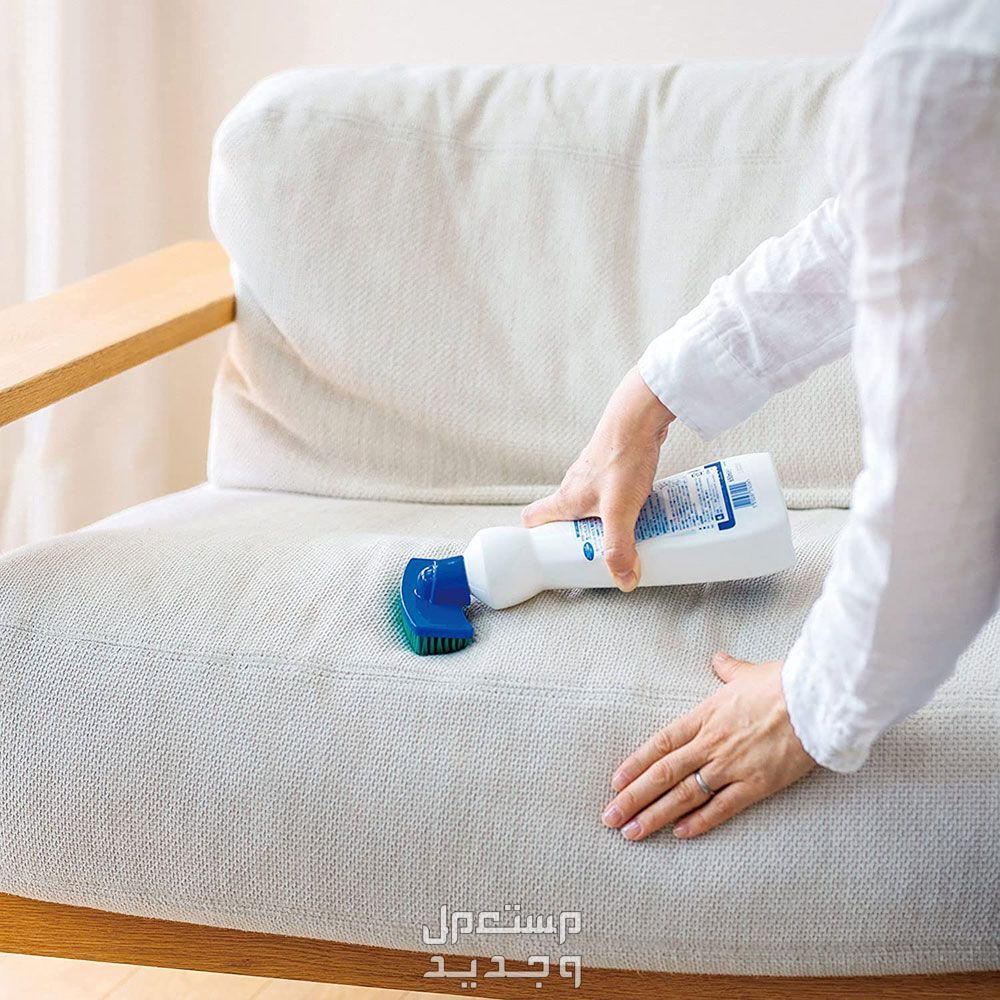 ما هو أقوى منظف للكنب الفاتح آمن على الأقمشة؟ منتجات لتنظيف الكنب الفاتح