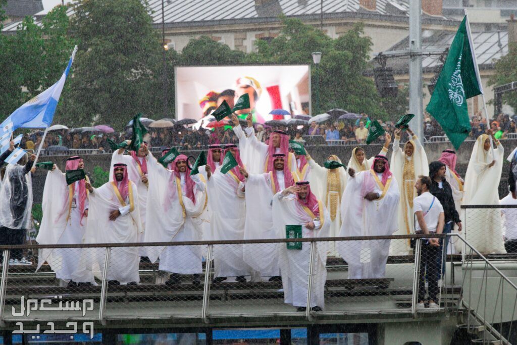 الزي الرسمي السعودي  يخطف الأنظار في أولمبياد باريس 2024 البعثة السعودية في أولمبياد باريس 2024