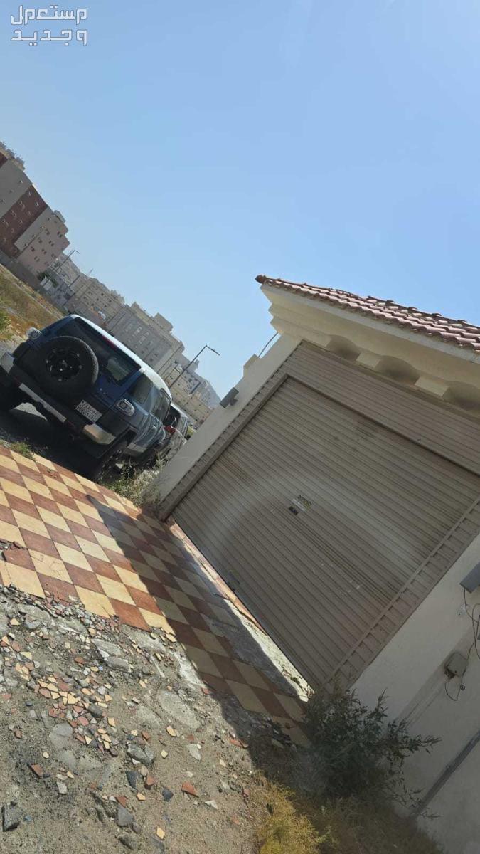 فني صيانة ابواب الكراج السحابه وشبابيك الشتر