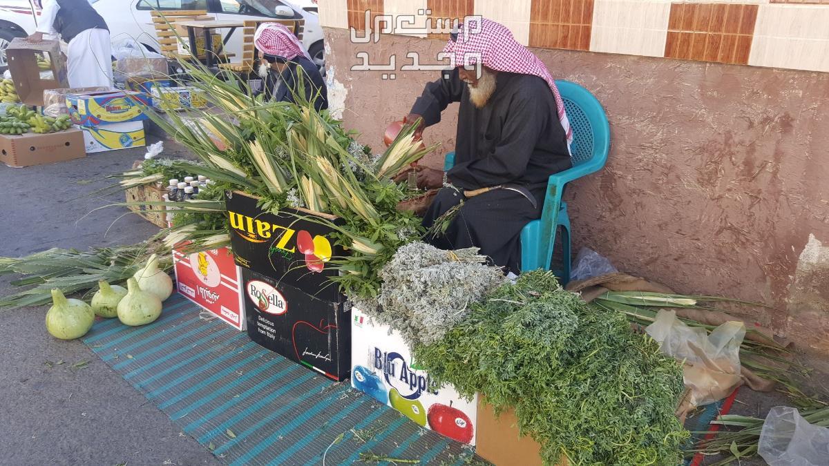 فعاليات سوق السبت في بلجرشي: جولة سياحية في السوق والمنطقة بائع في سوق السبت التاريخي