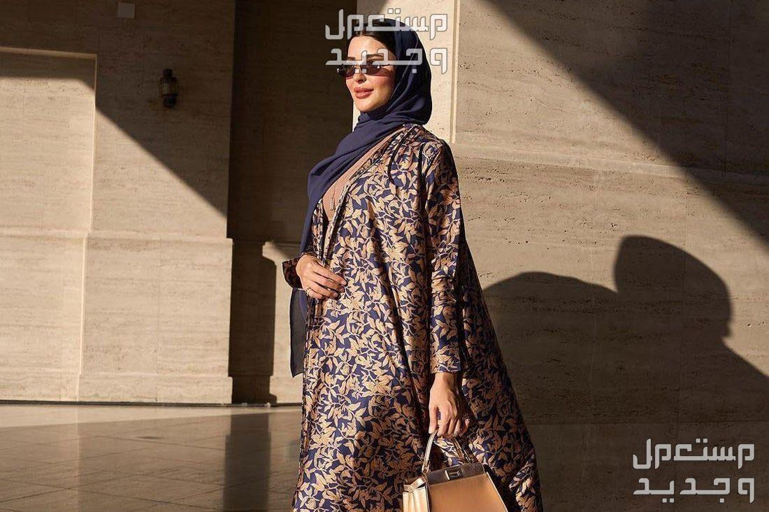 أحدث موديلات عبايات ملونة خروج 2024 عبايات خروج ملونة للمحجبات