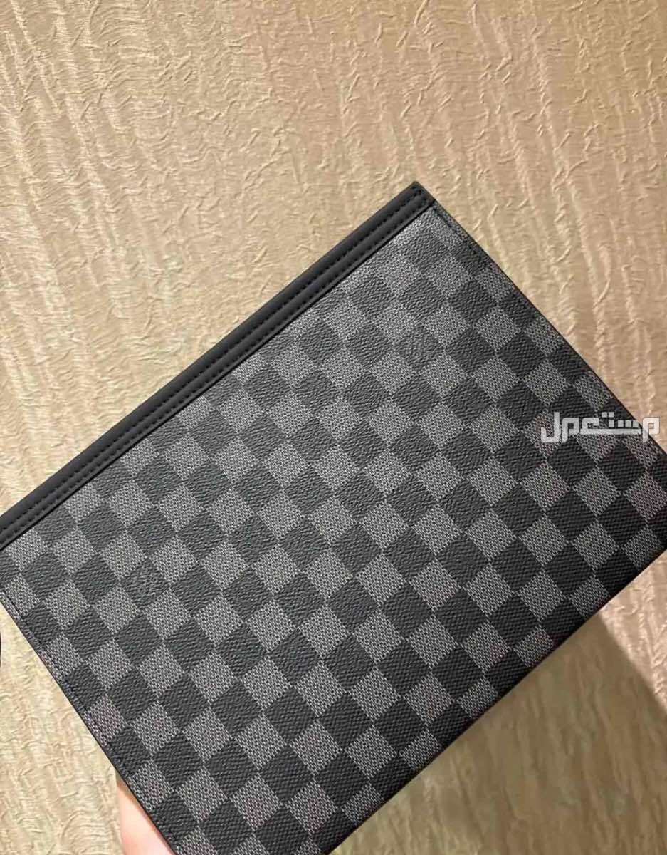شنطة ال في ( لويس فيتون ) باوتش رجالي ونسائي غير اصليه