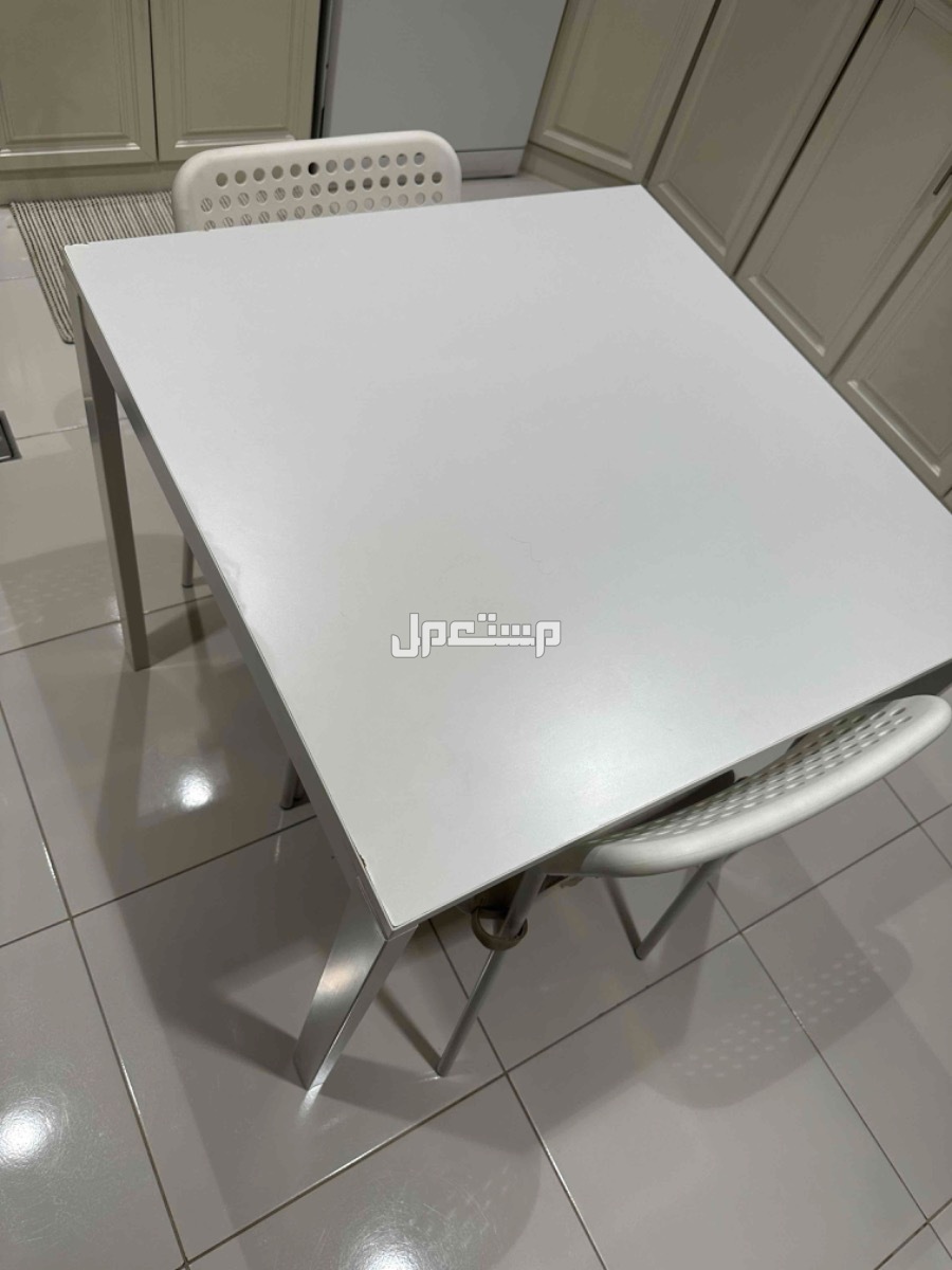 طاولة طعام