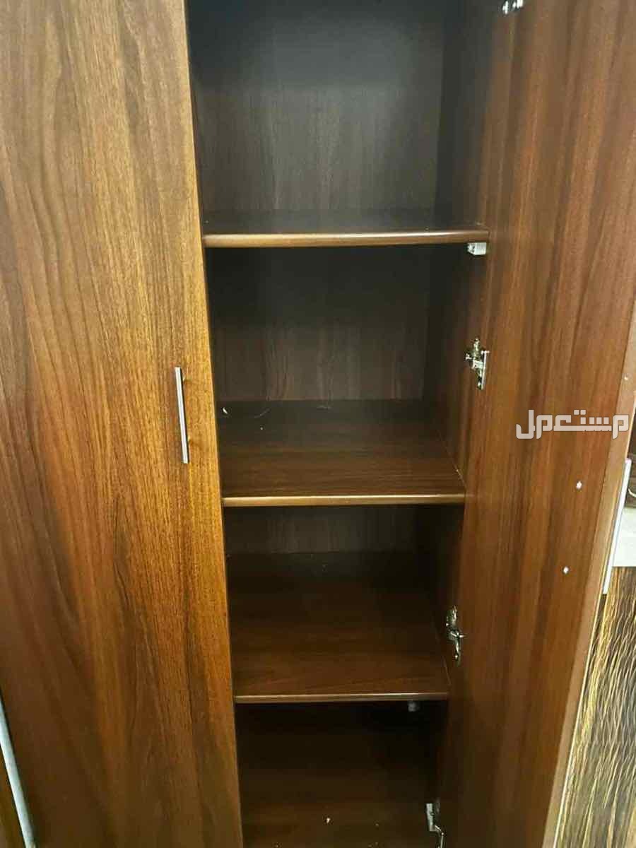 جميع الاثاث المعروض بـ1500 اضافة الى كنبة وسرير خشب