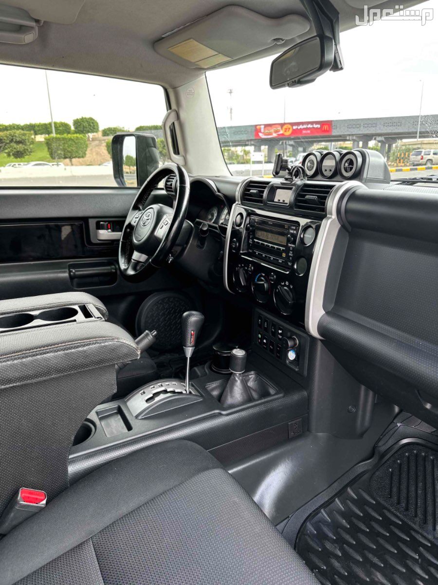 تويوتا إف جي FJ 2015 في أبهــــا بسعر 75 ألف ريال سعودي