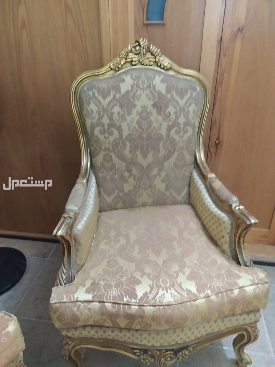 صالون مدهب 6 قطع 4 كرسي+1 كنبه + 1 ترابيزة رخام السعر قابل للنقاش في المنيا بسعر 18500 جنيه مصري رابع كرسي