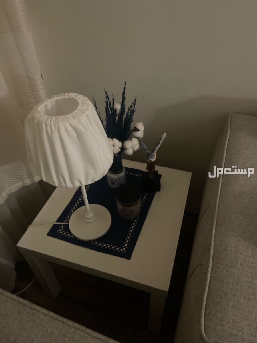 طاوله خشبيه لايوجد بها عيوب