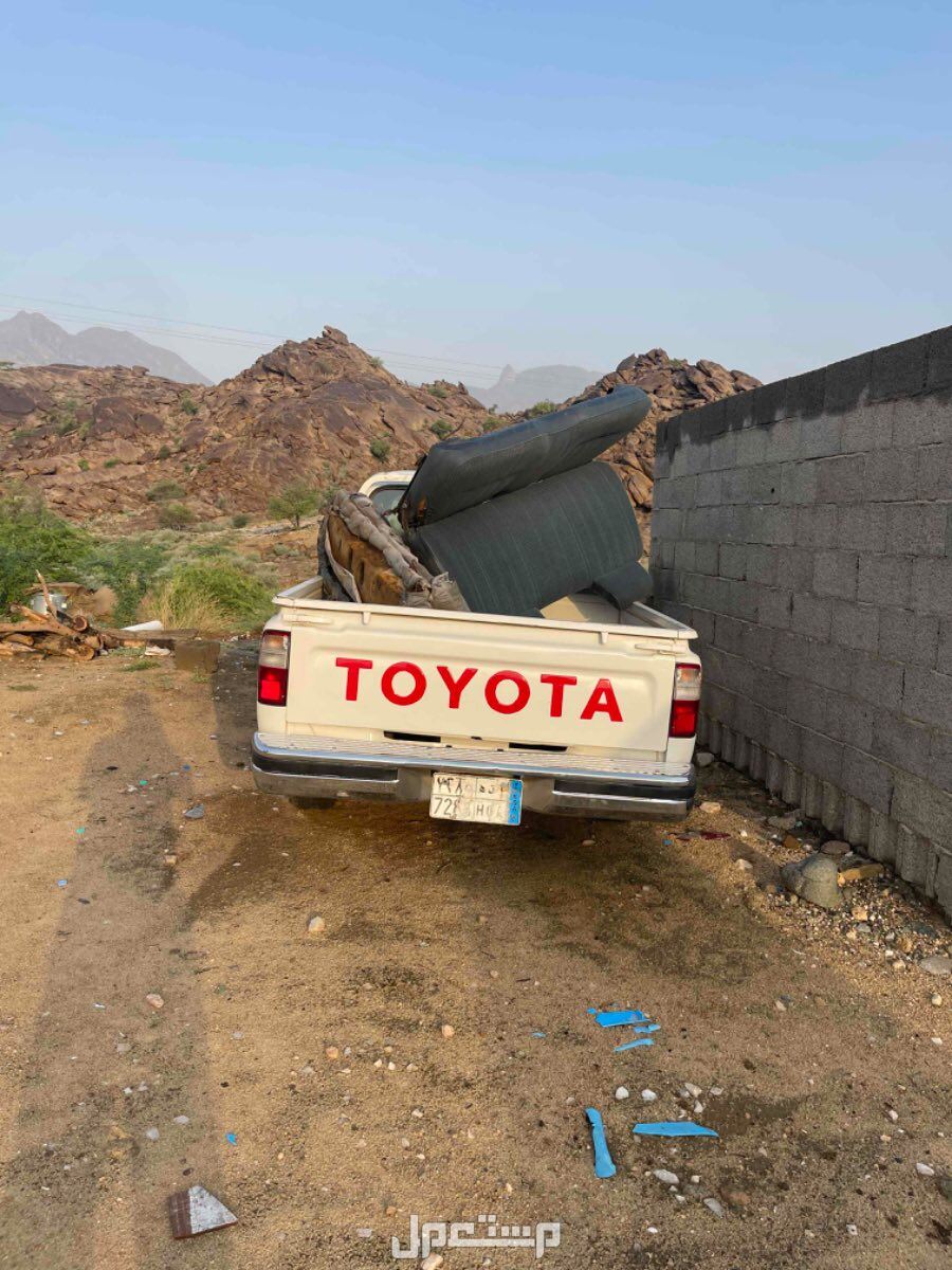 تويوتا هايلكس 2000 في محايل بسعر 10 آلاف ريال سعودي