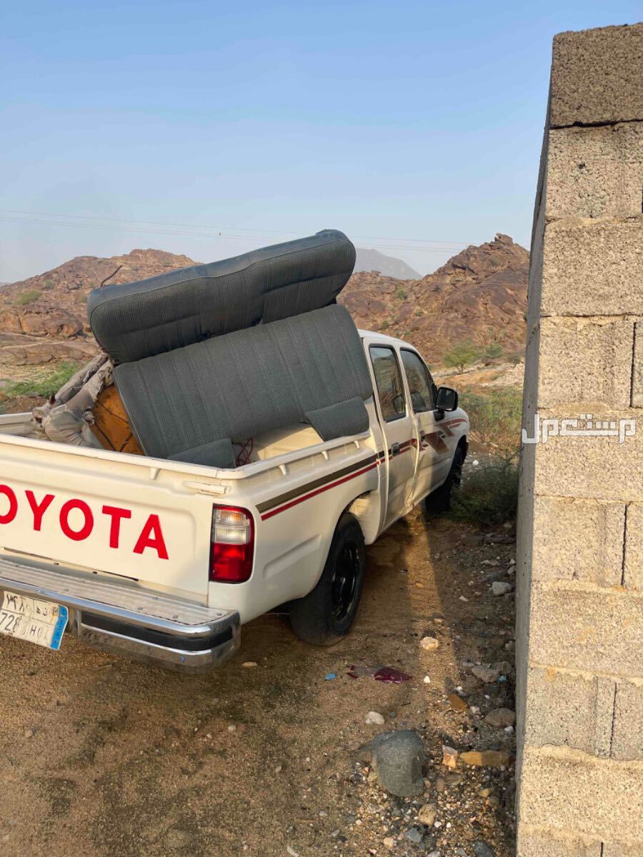 تويوتا هايلكس 2000 في محايل بسعر 10 آلاف ريال سعودي دقة خفيفة