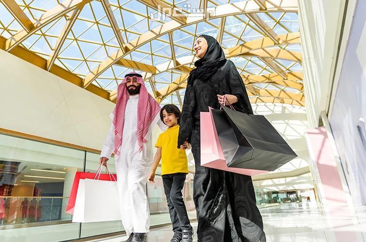 دليلك لأفضل أماكن التسوق في الرياض عائلة سعودية تتسوق