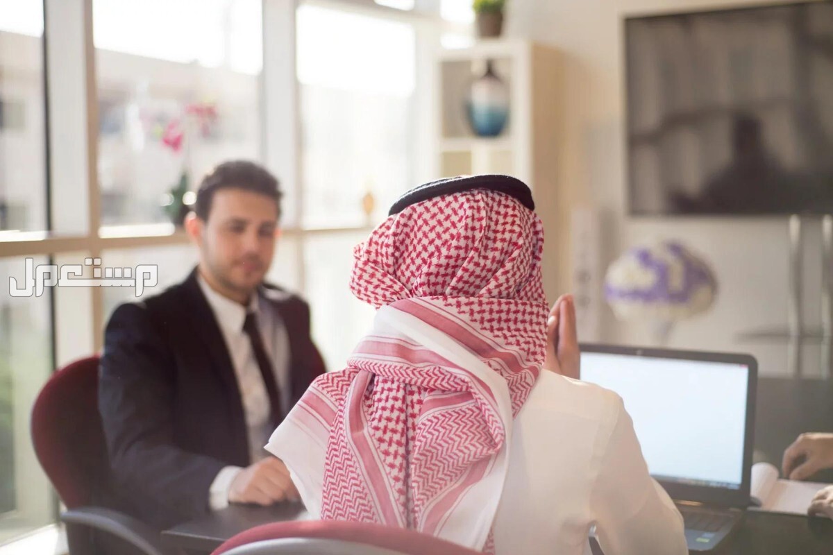 شروط تأسيس شركة في السعودية للأجانب اجتماع سعودي مع مستثمر أجنبي
