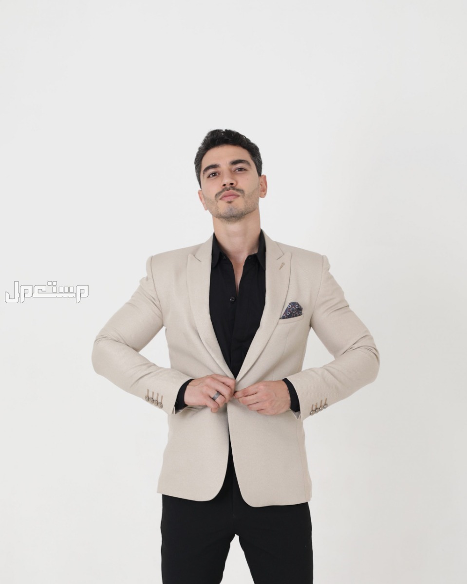 دليل اختيار بليزر رجالي أنيق | أفضل الماركات والأسعار 2024 بليزر رجالي بيج