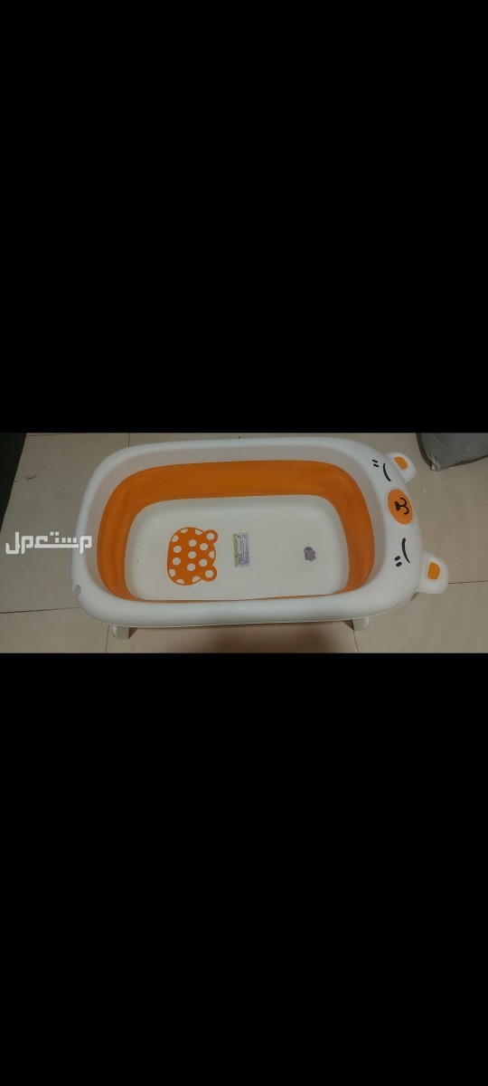عربة اطفال و كرسيً طعام و بانيو للبيع