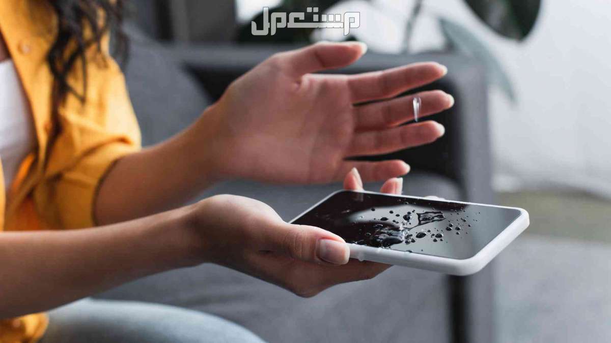 ما يجب عليك فعله عند سقوط الهاتف في الماء سقوط الهاتف في الماء