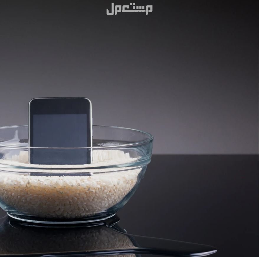 ما يجب عليك فعله عند سقوط الهاتف في الماء